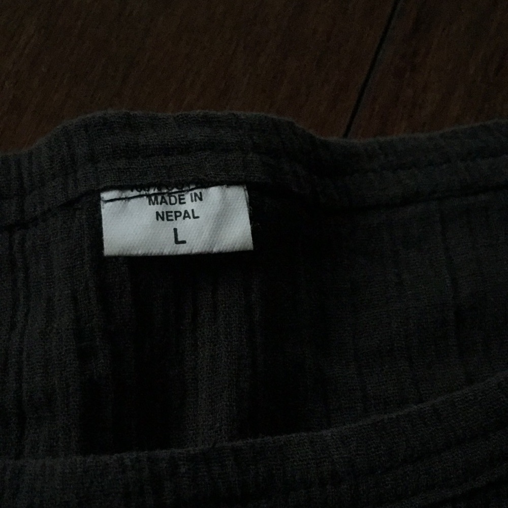 Black Crinkle Linen Tank Cami - Picture 3 of 3